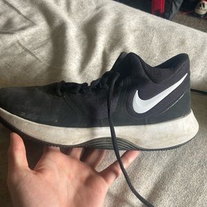 Nike air running shoes size 9.5 in men’s color black and white